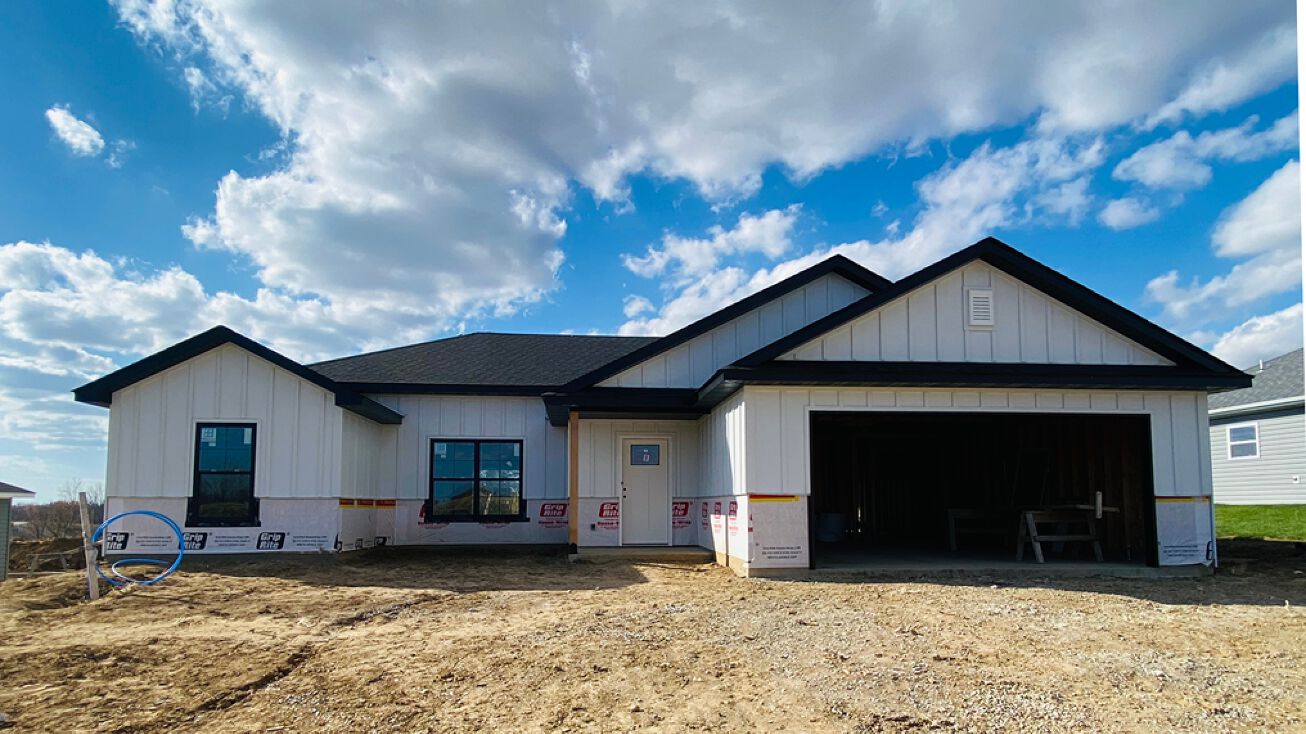 2483 Greenside Dr, Boonville, MO 65233