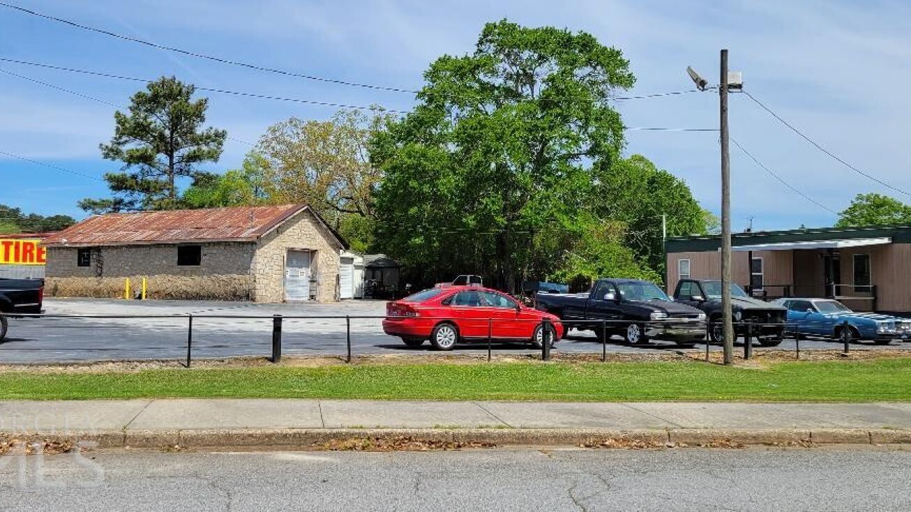 2336 Lenora Church Rd, Snellville, GA 30078