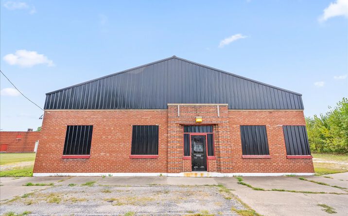 Pictures of Industrial property located at 106 E 9th St, Waterloo, IA 50703 for sales - image #1