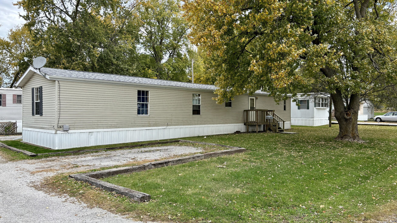 521 S Emmett St, Virden, IL 62690