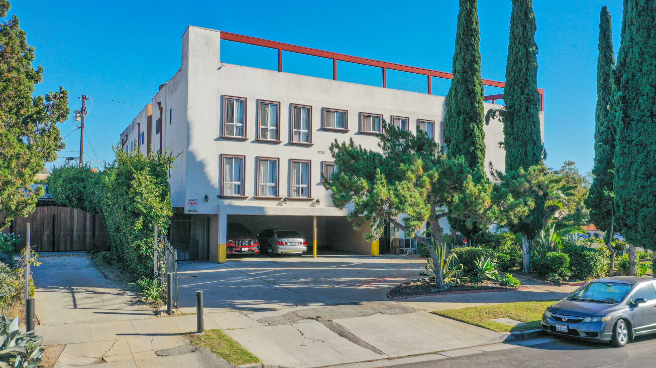 1876 Buckingham Rd, Los Angeles, CA 90019