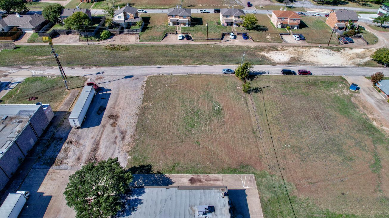 725 N Hampton Rd, DeSoto, TX 75115