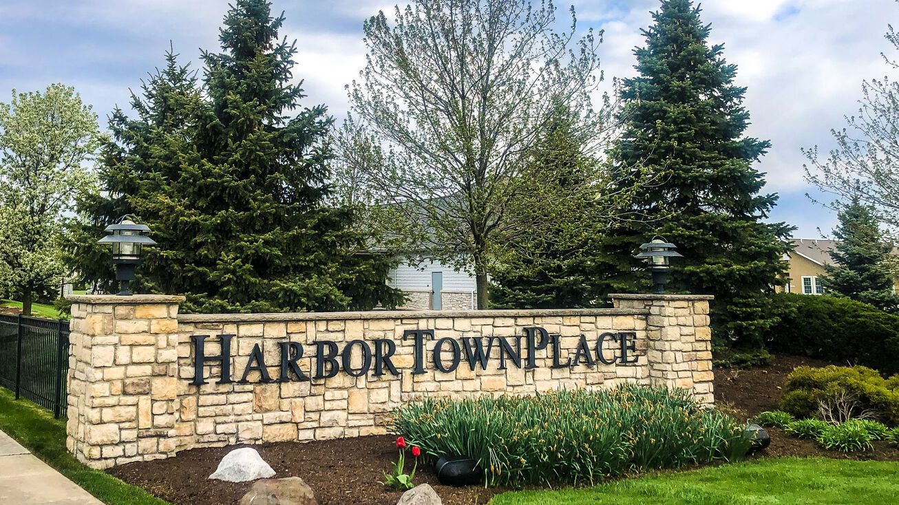 Harbor Town Blvd, Perrysburg, OH 43551