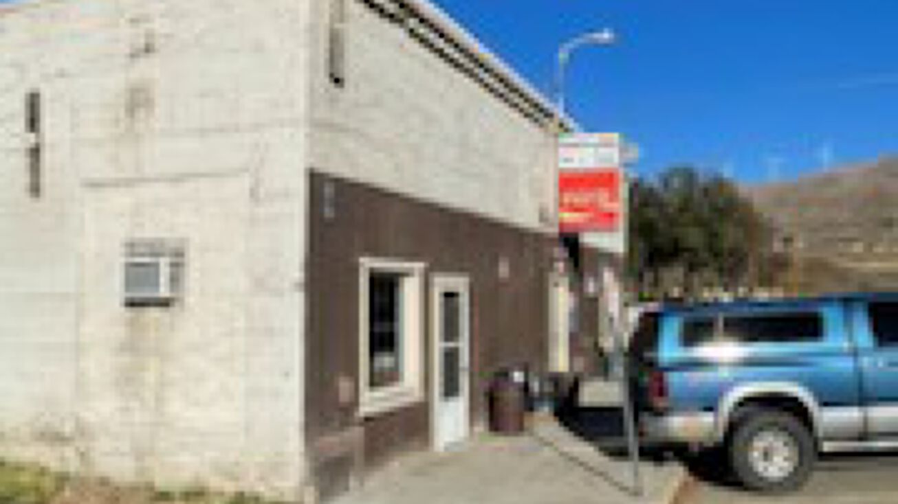 165 1st St E, Huntington, OR 97907