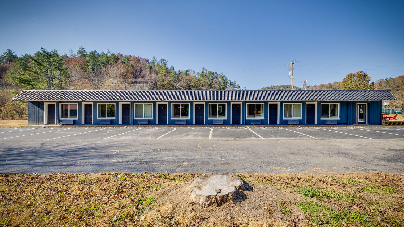 7052 E Lamar Alexander Pkwy, Townsend, TN 37882