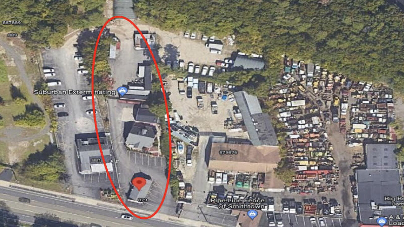 879 W Jericho Turnpike, Smithtown, NY 11787