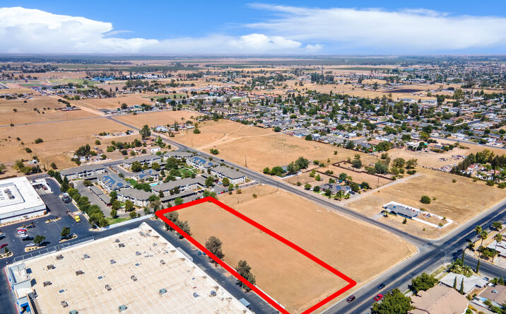Pictures of Land property located at NEC of Country Club Dr & W Sherwood Way, Madera, CA 93638 for sales - image #1