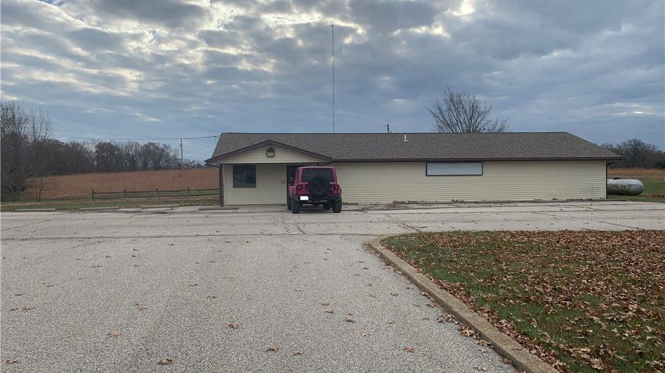 14298 US Highway 54, Macks Creek, MO 65786