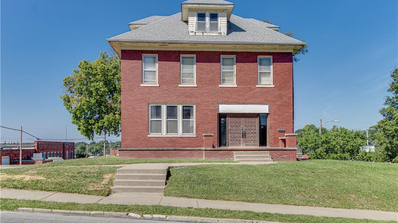 1002 N 24th Street, St Joseph, MO 64506