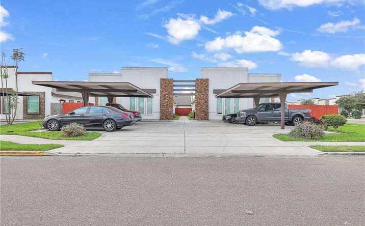 Pictures of Multifamily property located at 214 Fig Drive, Edinburg, TX 78541 for sales - image #1