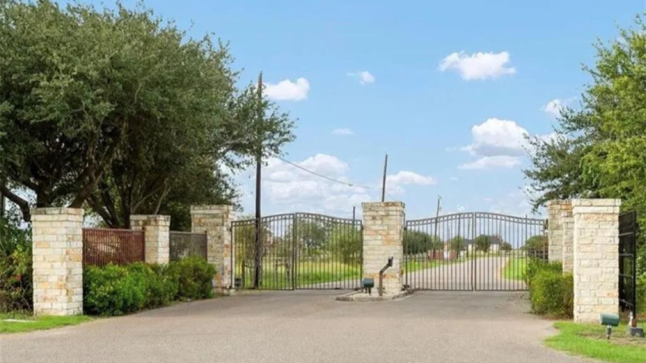 8710 Oak Meadow Street, Edcouch, TX 78538