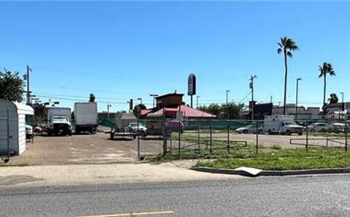 Pictures of Land property located at 405 S 11th Street, McAllen, TX 78501 for sales - image #1