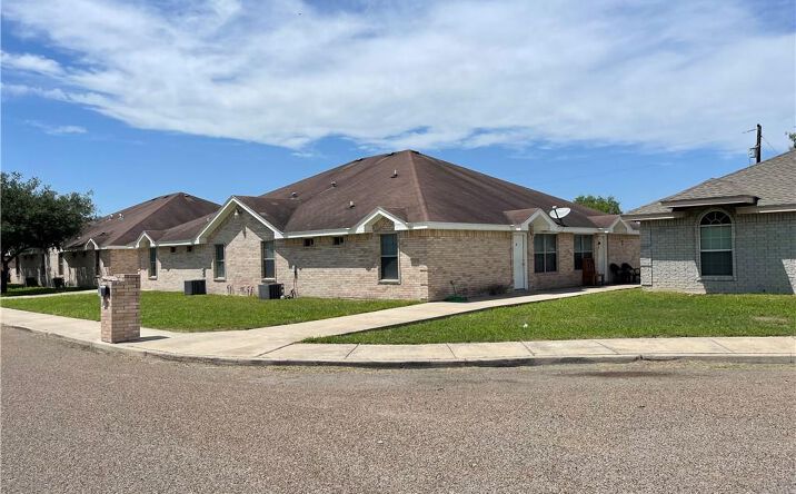 Pictures of Multifamily property located at 1207 Prosperity Drive, Edinburg, TX 78541 for sales - image #1