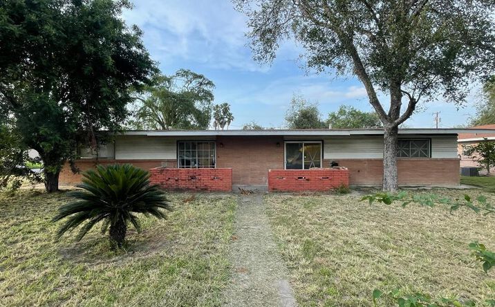 Pictures of Multifamily property located at 818 Walnut Avenue, McAllen, TX 78501 for sales - image #1