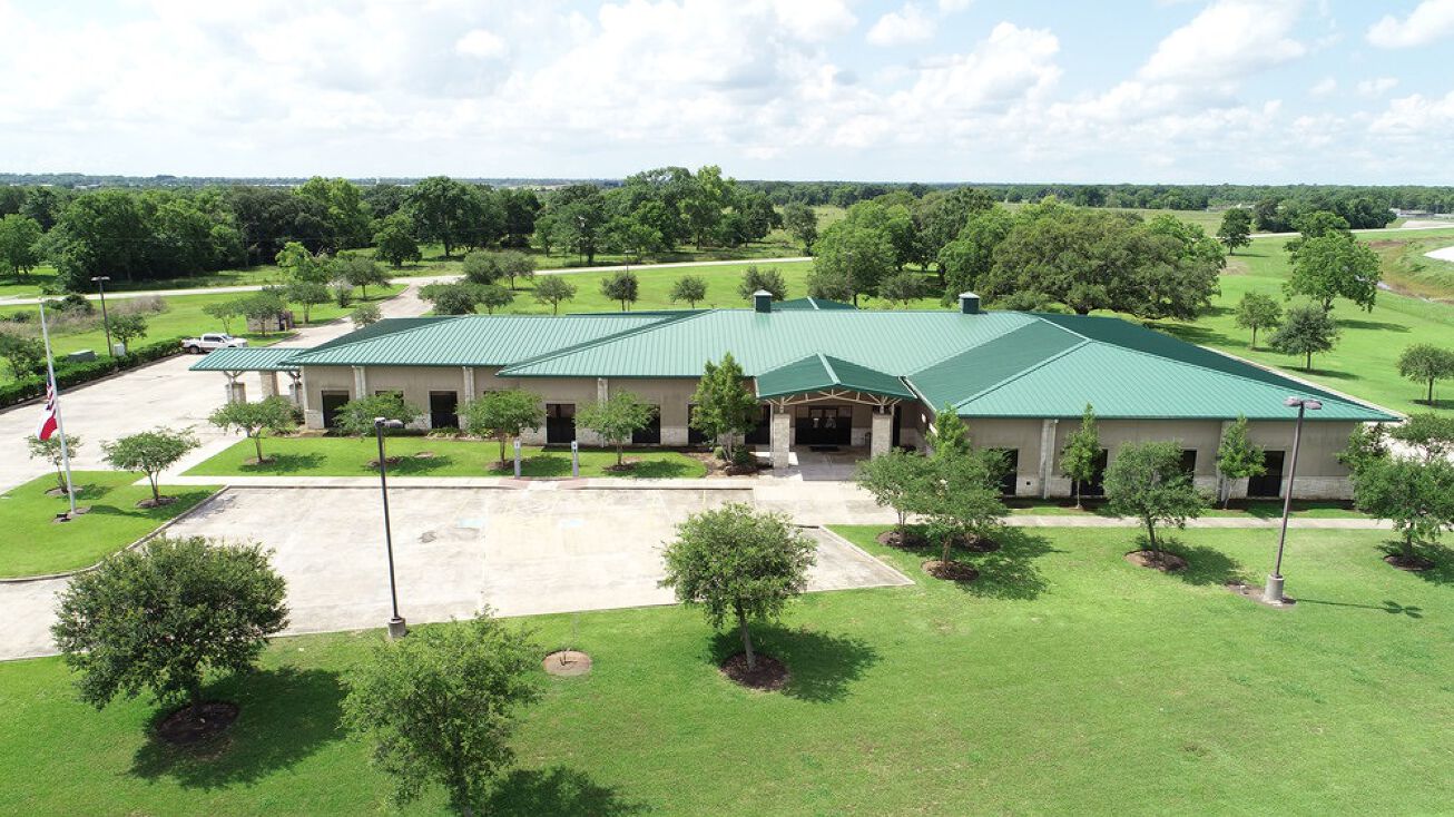 2309 West Mulberry Street, Angleton, TX 77515