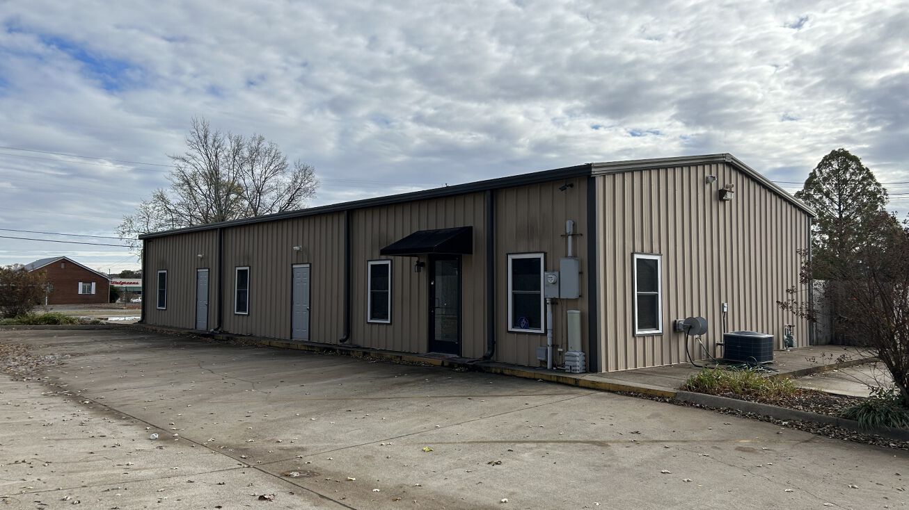 220 Hughes St, Lawrenceburg, TN 38464