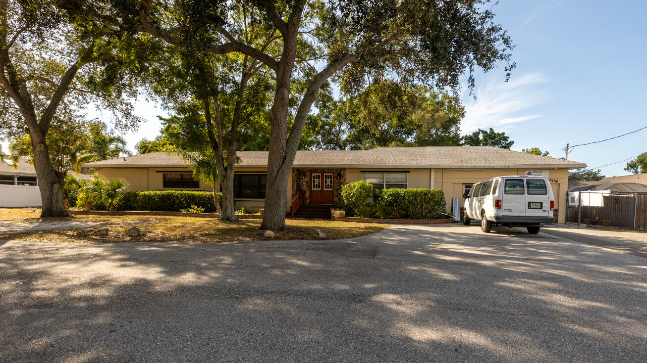 408 75th St NW, Bradenton, FL 34209