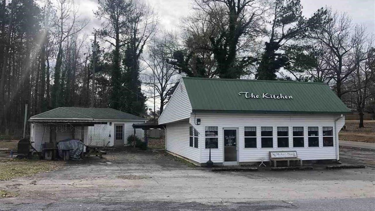 11 Pine Harbor Rd, Pell City, AL 35128