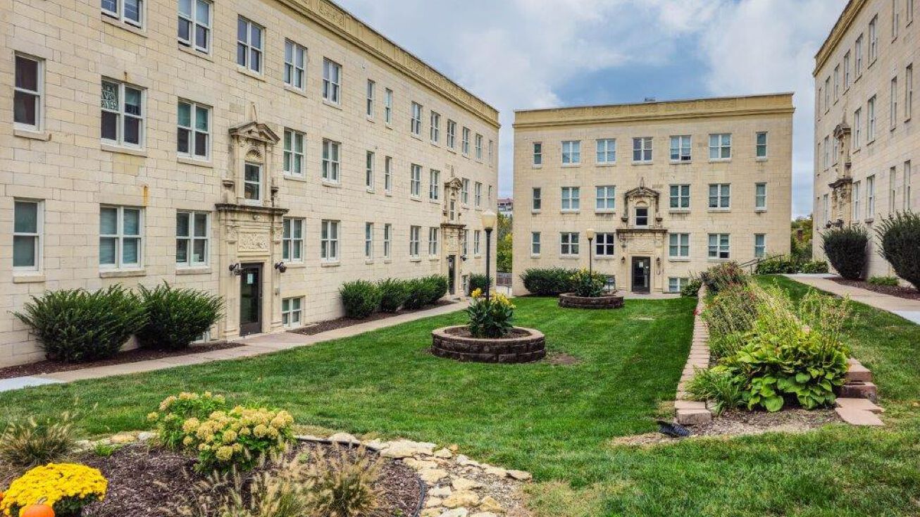 3703 Davenport St, Omaha, NE 68131