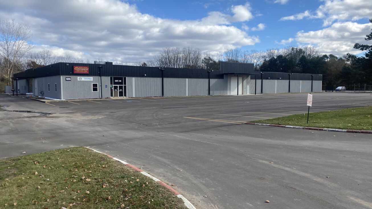 1695 S Ortonville Rd, Brandon Township, MI 48462