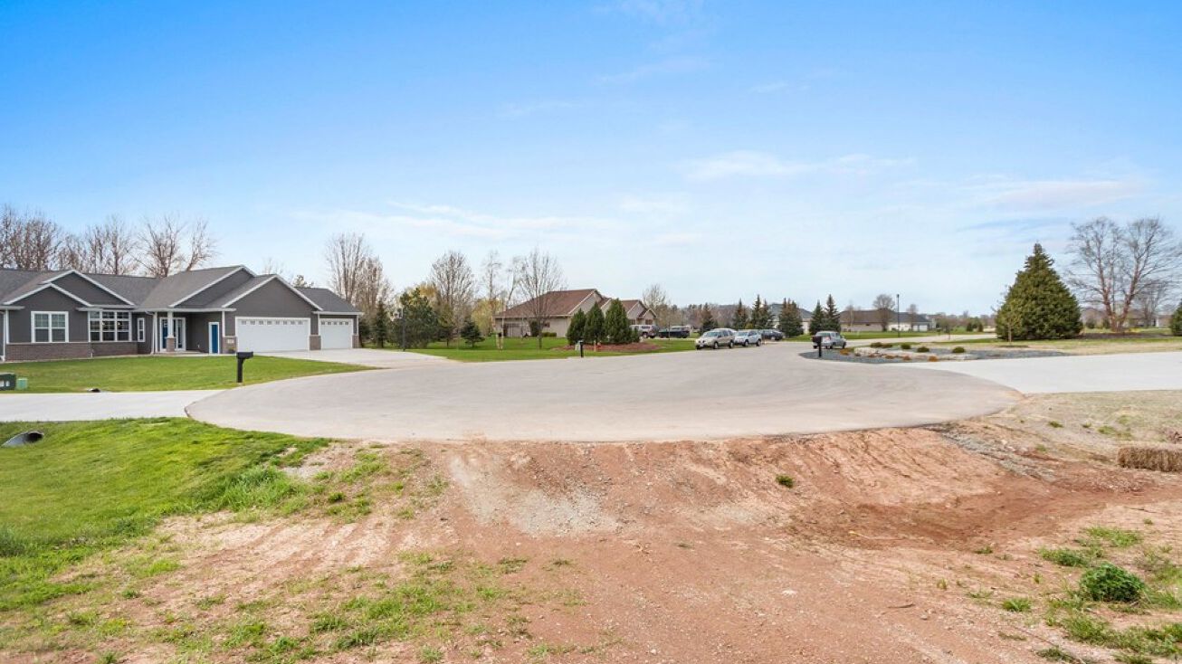 19 Red Clover Ln, Wrightstown, WI 54180