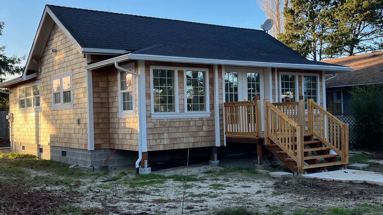 120 NW JOHN Street, Waldport, OR 97394