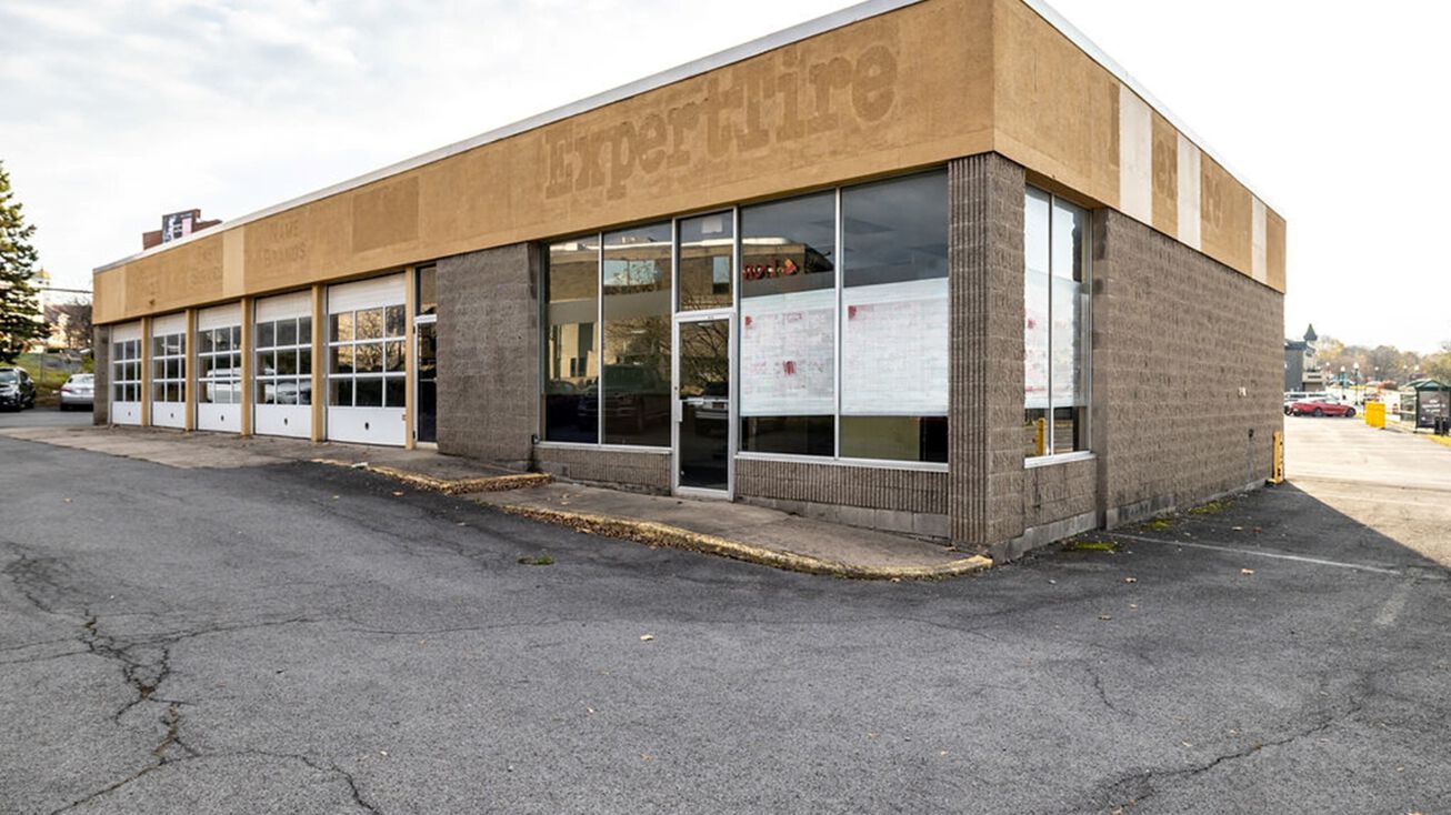 2 Dill St, Auburn, NY 13021