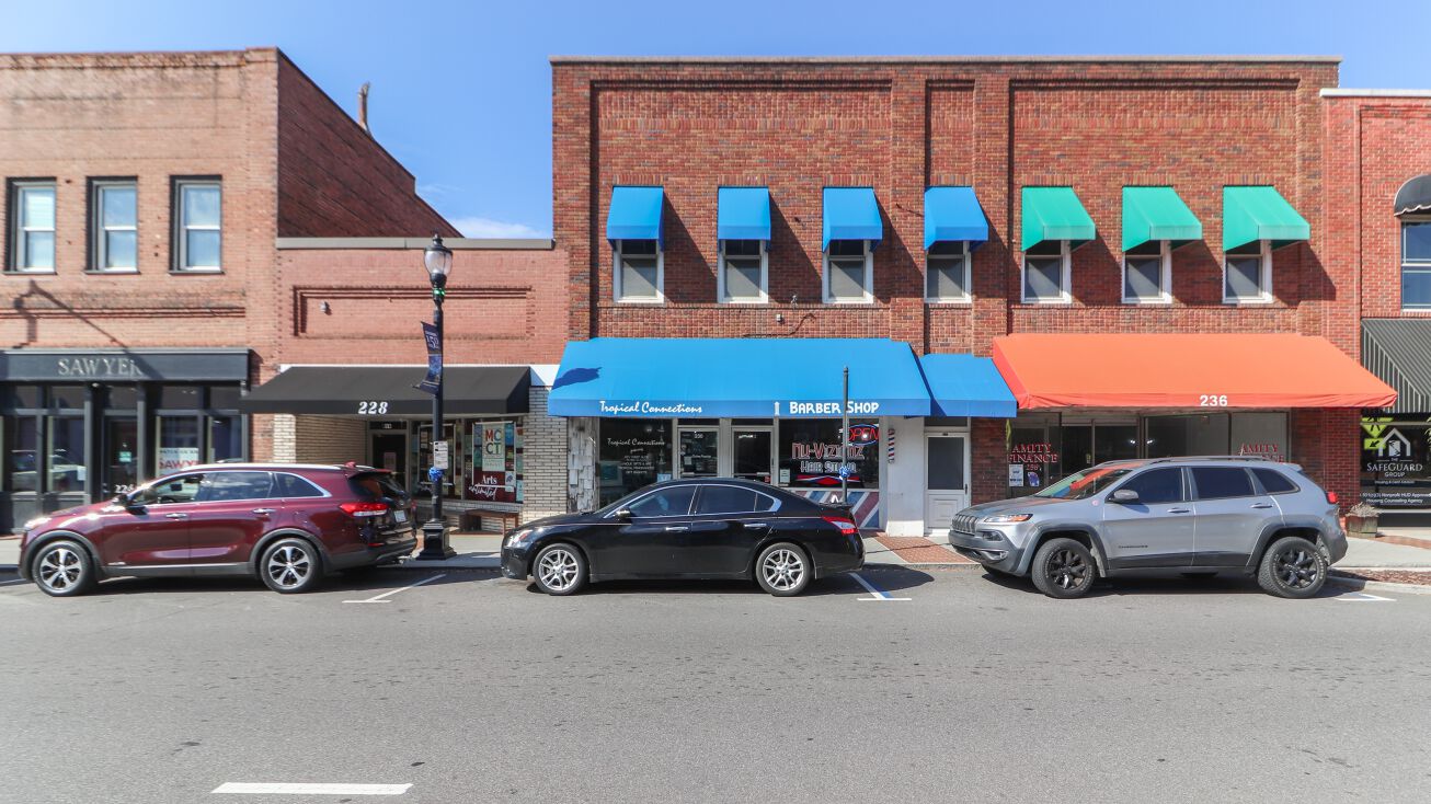 230 N Main St, Mooresville, NC 28115