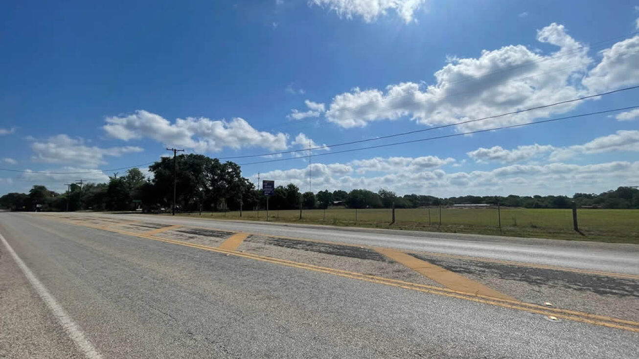 971 N Jefferson St, Goliad, TX 77963