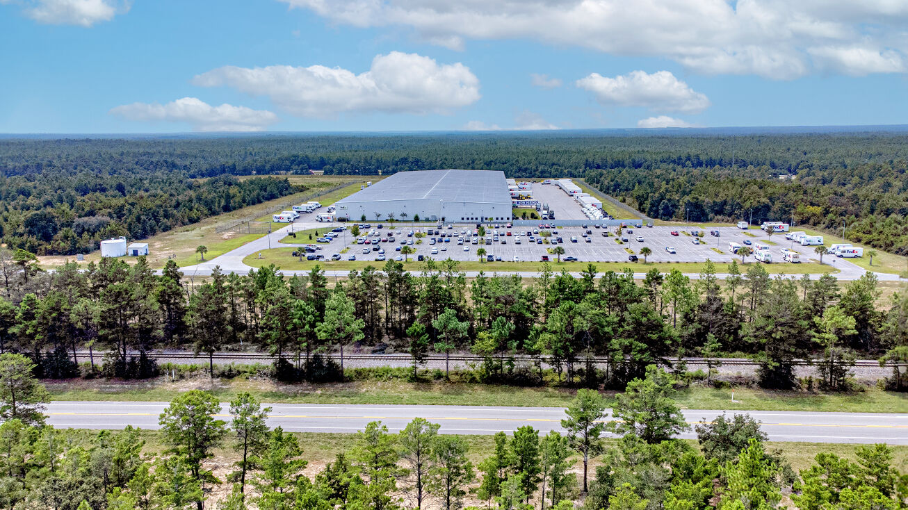 300 Mossy Head Plaza Dr, Defuniak Springs, FL 32433