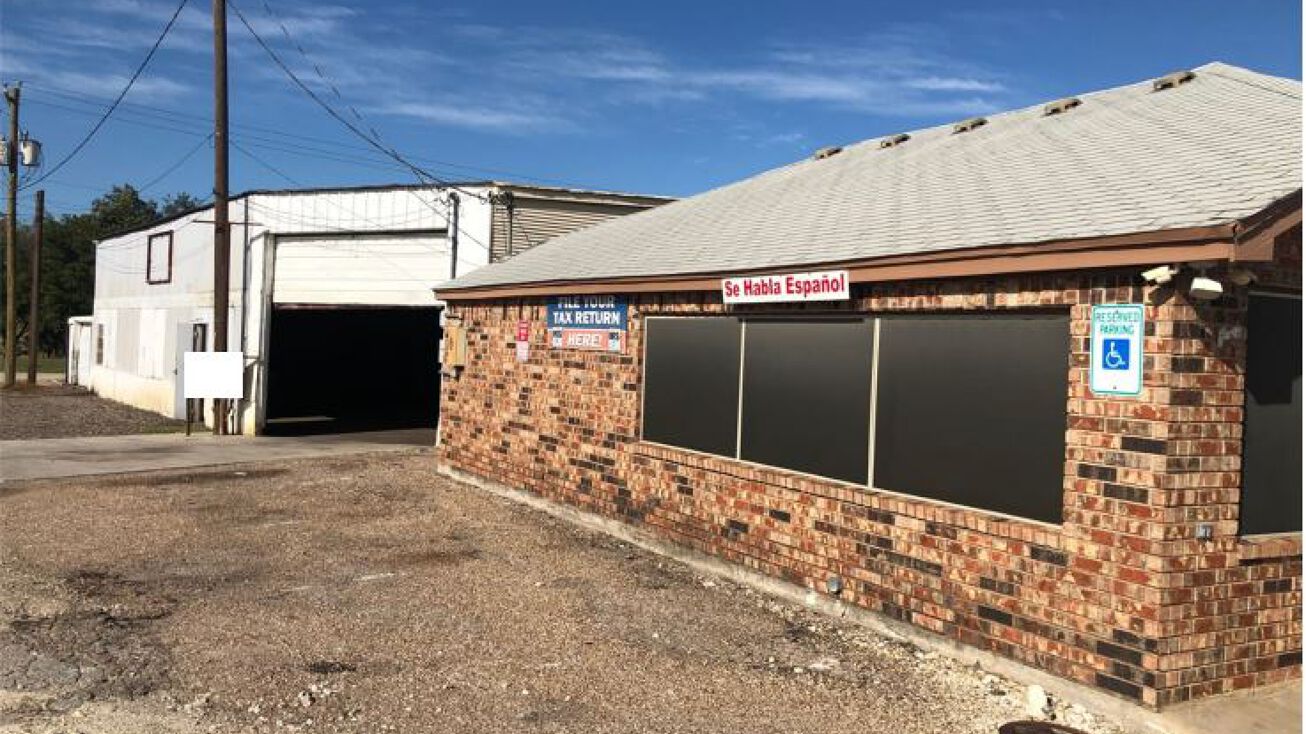 215 W McGregor Dr, McGregor, TX 76657