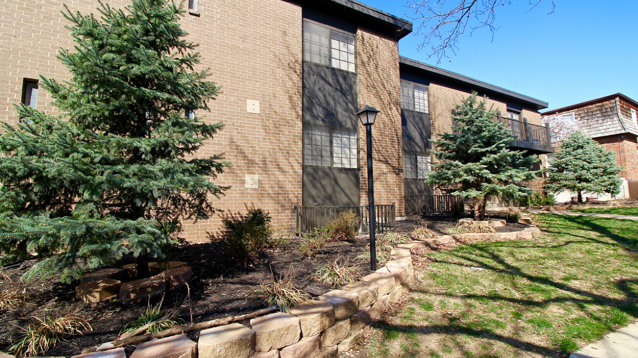 4440 Jarboe St, KCMO, MO 64111