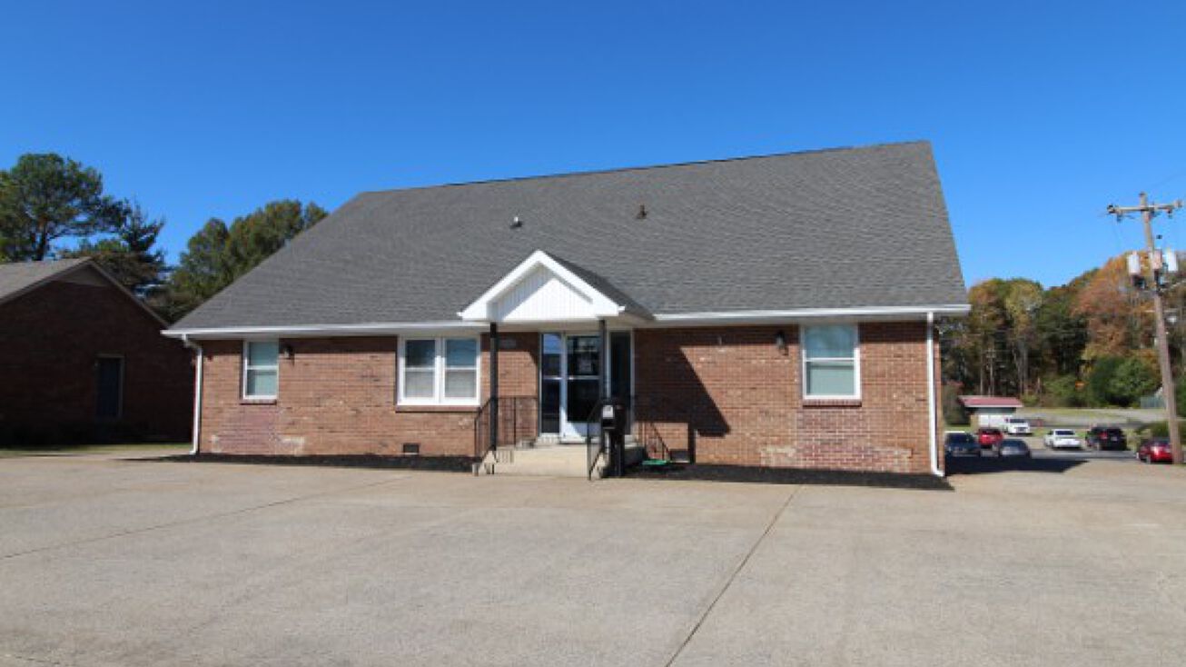 1829 Memorial Dr, Clarksville, TN 37043