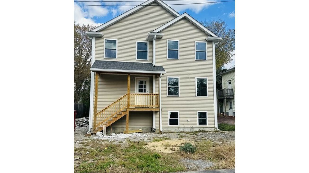 14 Fisher Ave, Attleboro, MA 02703