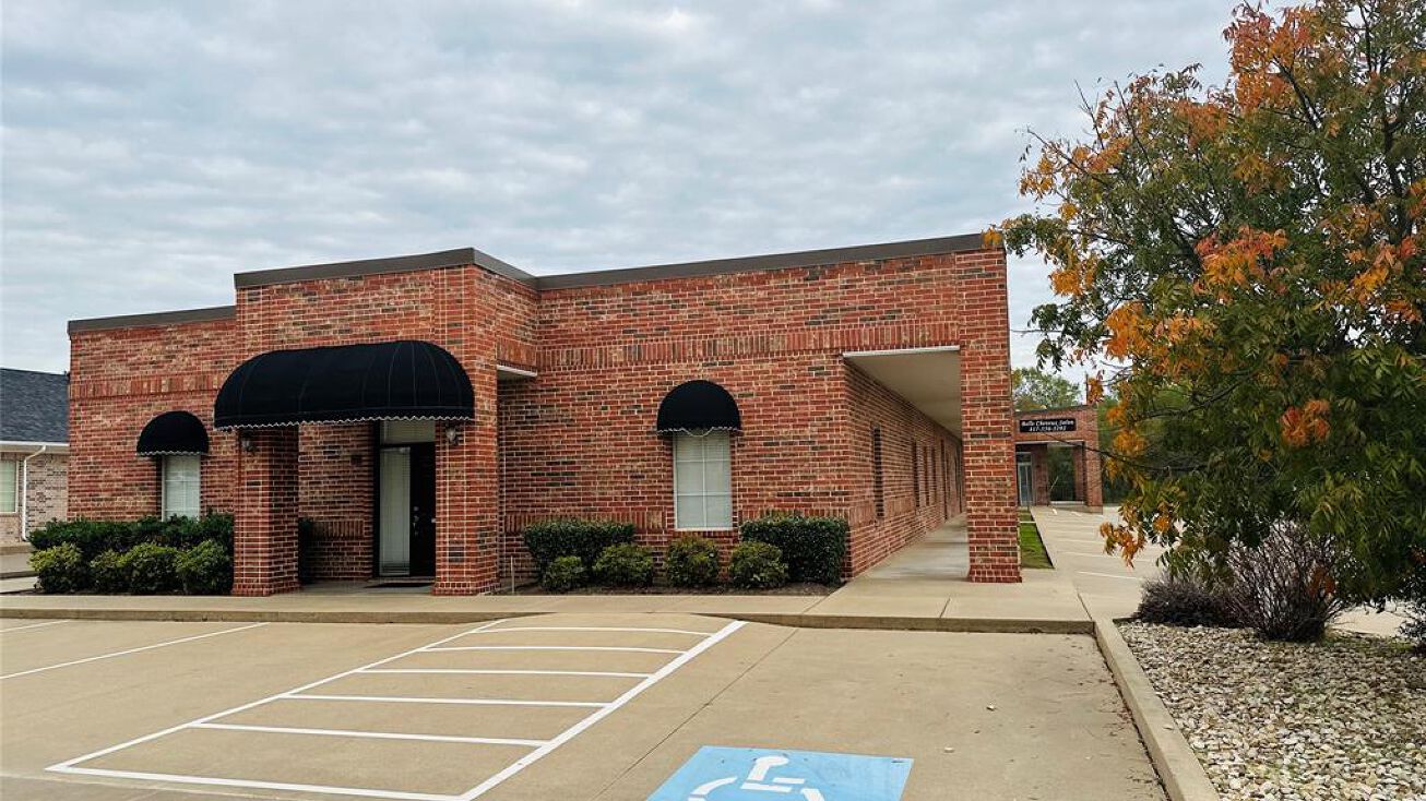 504 N Ridgeway Dr, Cleburne, TX 76033