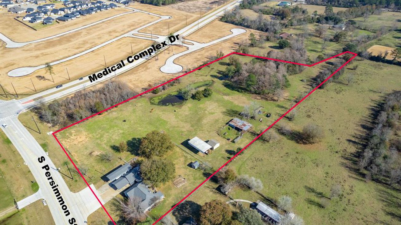 1515 S Persimmon St, Tomball, TX 77375