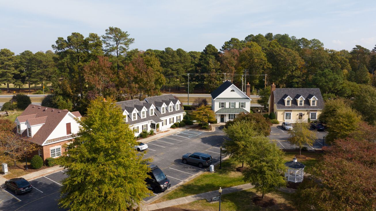 1877 Governors Pointe Dr, Suffolk, VA 23436