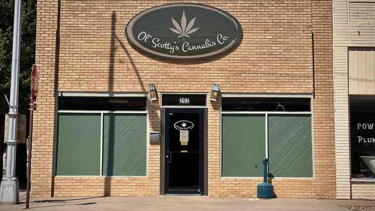 202 E Blackwell Ave, Blackwell, OK 74631