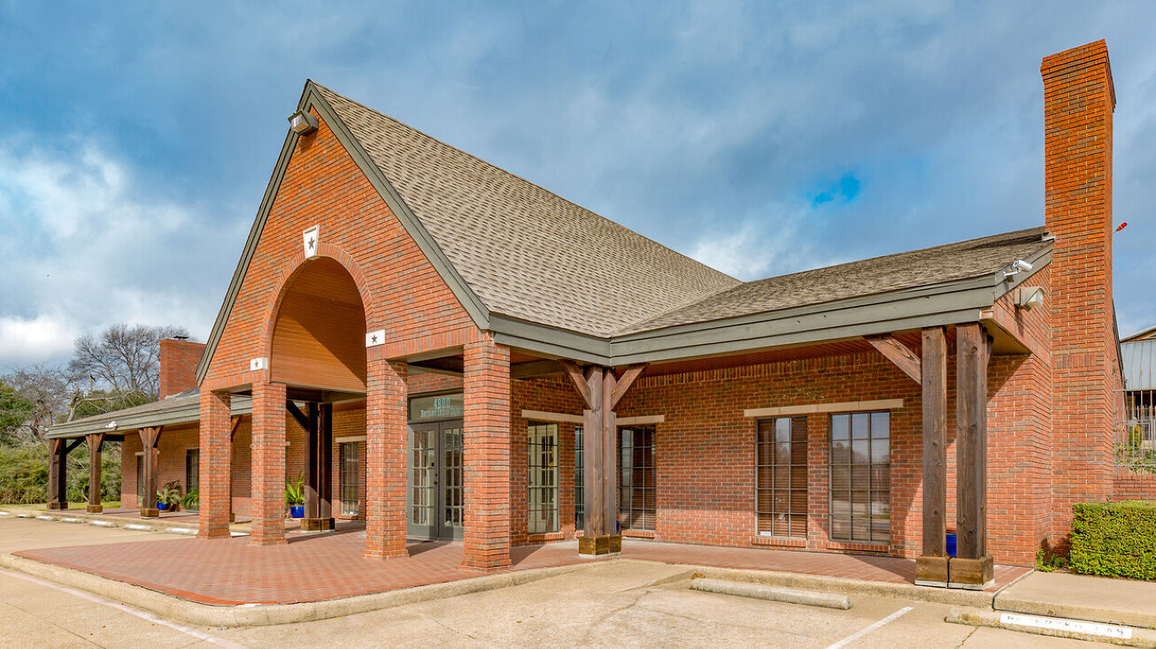 4800 Bryant Irvin Ct, Fort Worth, TX 76107