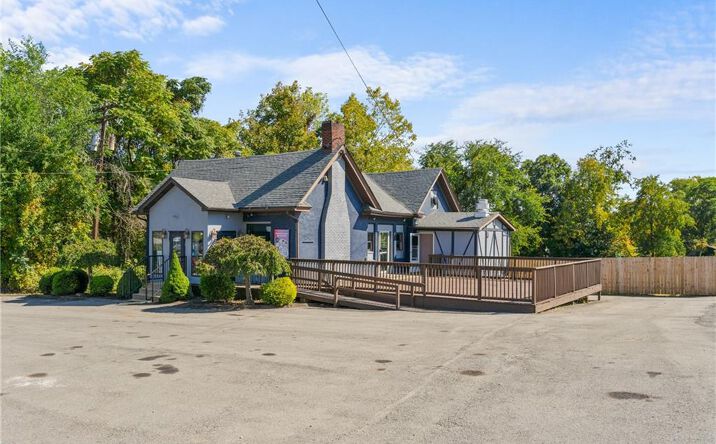Pictures of Retail, Office, Mixed Use, Land property located at 2222 Freeport Rd, New Kensington, PA 15068 for sales - image #1