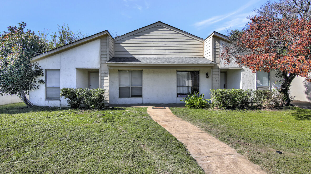 2101 Knoll Crest Dr, Arlington, TX 76014