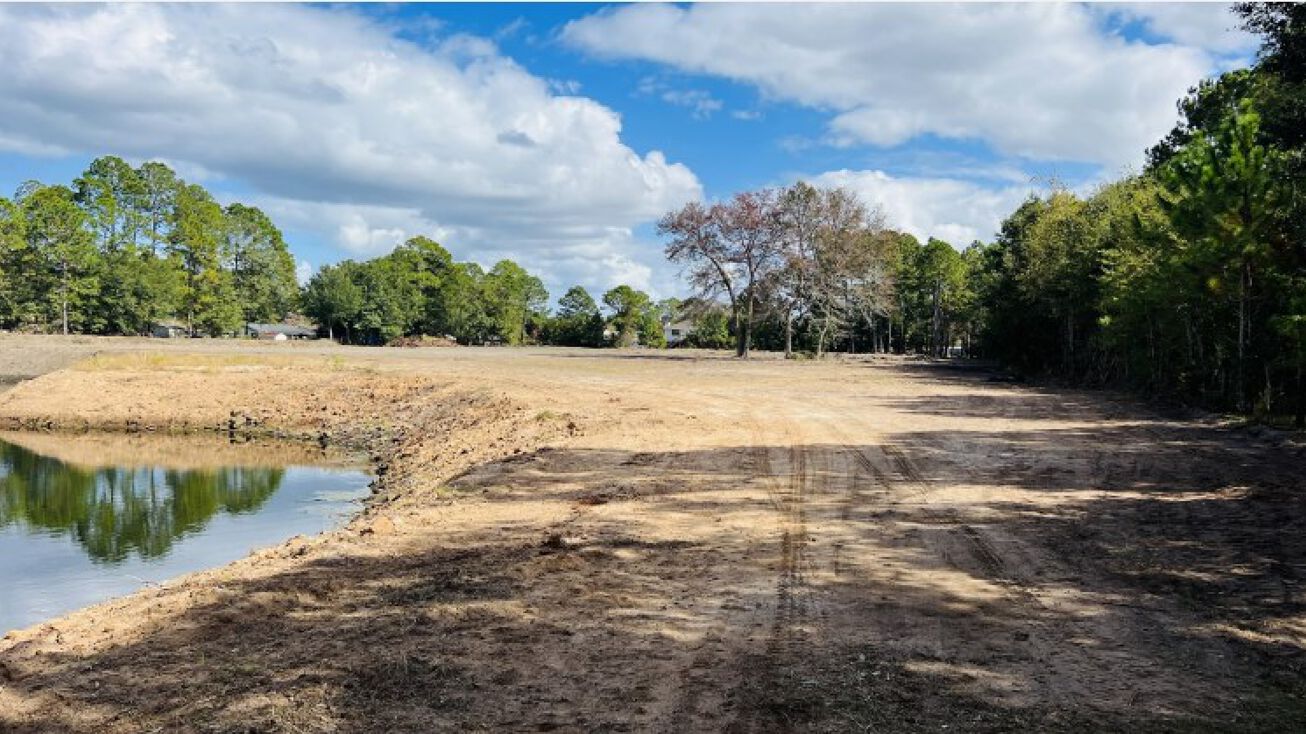 985 Pineland Ave, Hinesville, GA 31313