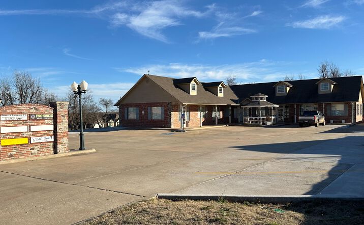 Pictures of Retail property located at 3916 NW 36th St, Oklahoma City, OK 73112 for sales - image #1