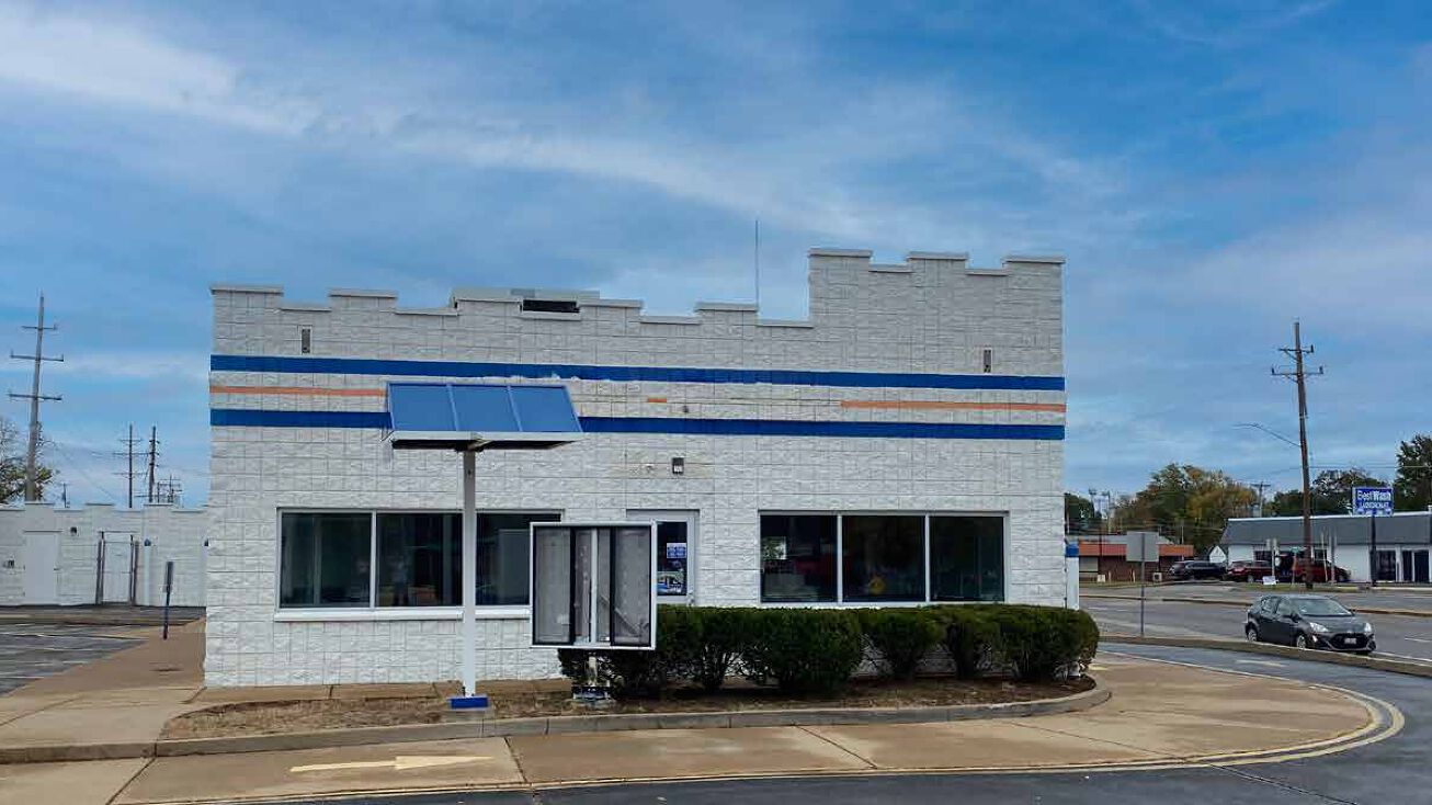 7945 Watson Rd, St. Louis, MO 63119