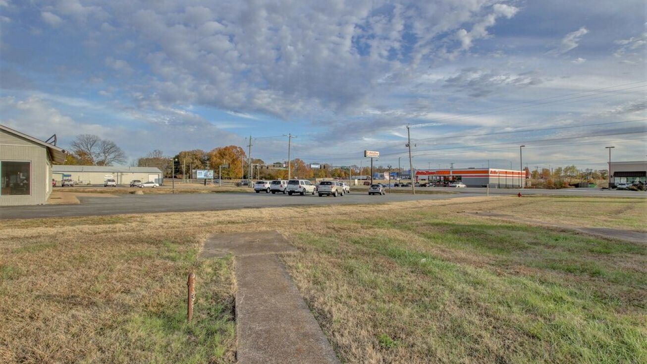 2000 W Center St, Beebe, AR 72012