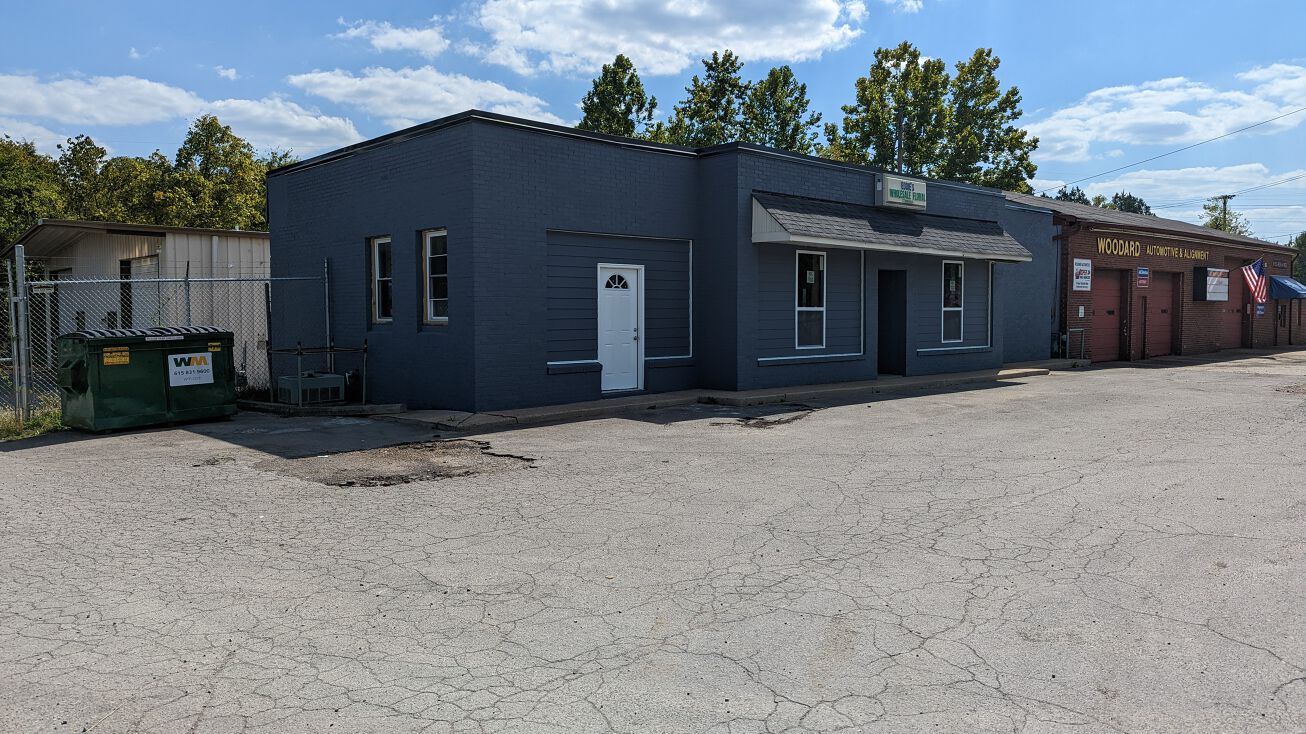 1300A Dickerson Rd, Goodlettsville, TN 37072