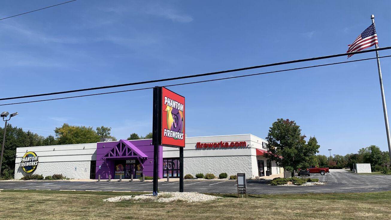 Pictures of Retail property located at 1630 Northland Blvd, Fort Wayne, IN 46825 for sales - image #1
