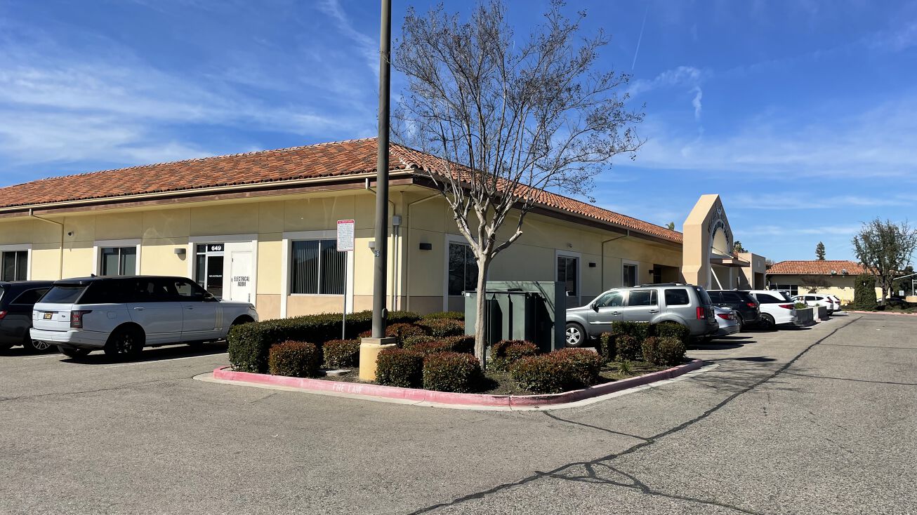 649 S County Center Dr, Visalia, CA 93277