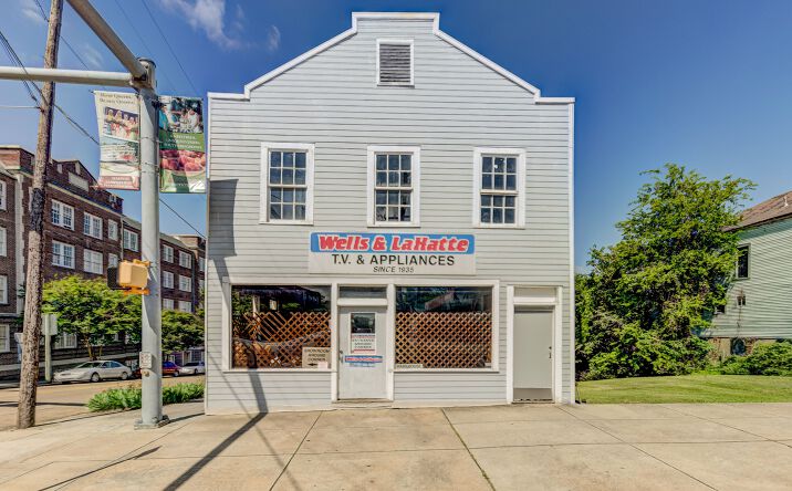 Pictures of Retail property located at 919 Clay St, Vicksburg, MS 39183 for sales - image #1