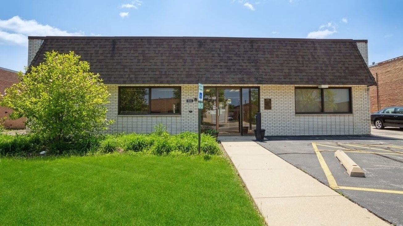 1535 Burgundy Parkway, Streamwood, IL 60107